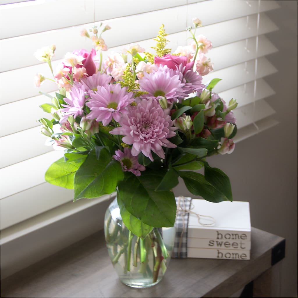 Pastel Tradition - A Florist Original – BUTTERFLIES & BOUQUETS, Peterstown WV