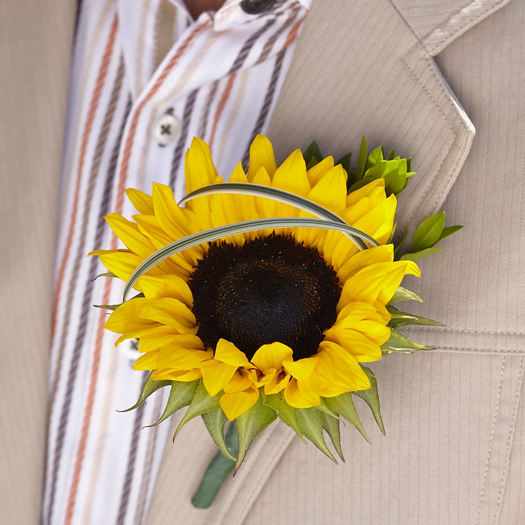 Free Spirit Boutonniere – BUTTERFLIES & BOUQUETS, Peterstown WV