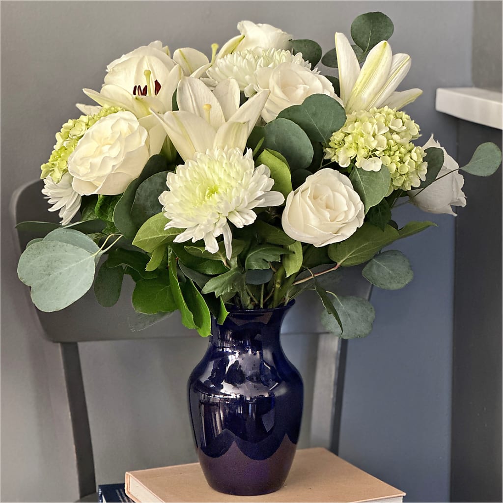 Snowy Dreams Bouquet – BUTTERFLIES & BOUQUETS, Peterstown WV